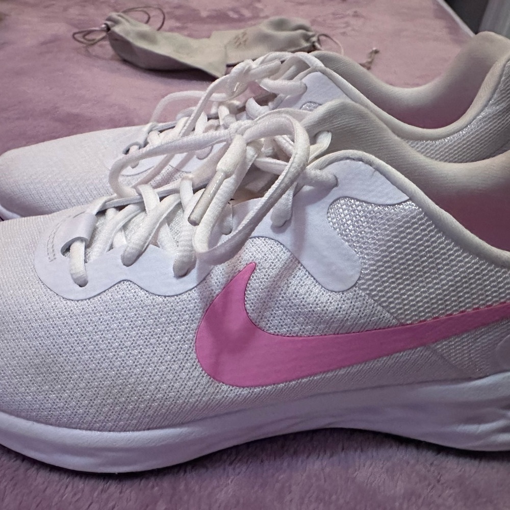 Womens nike running sneakers, size 10